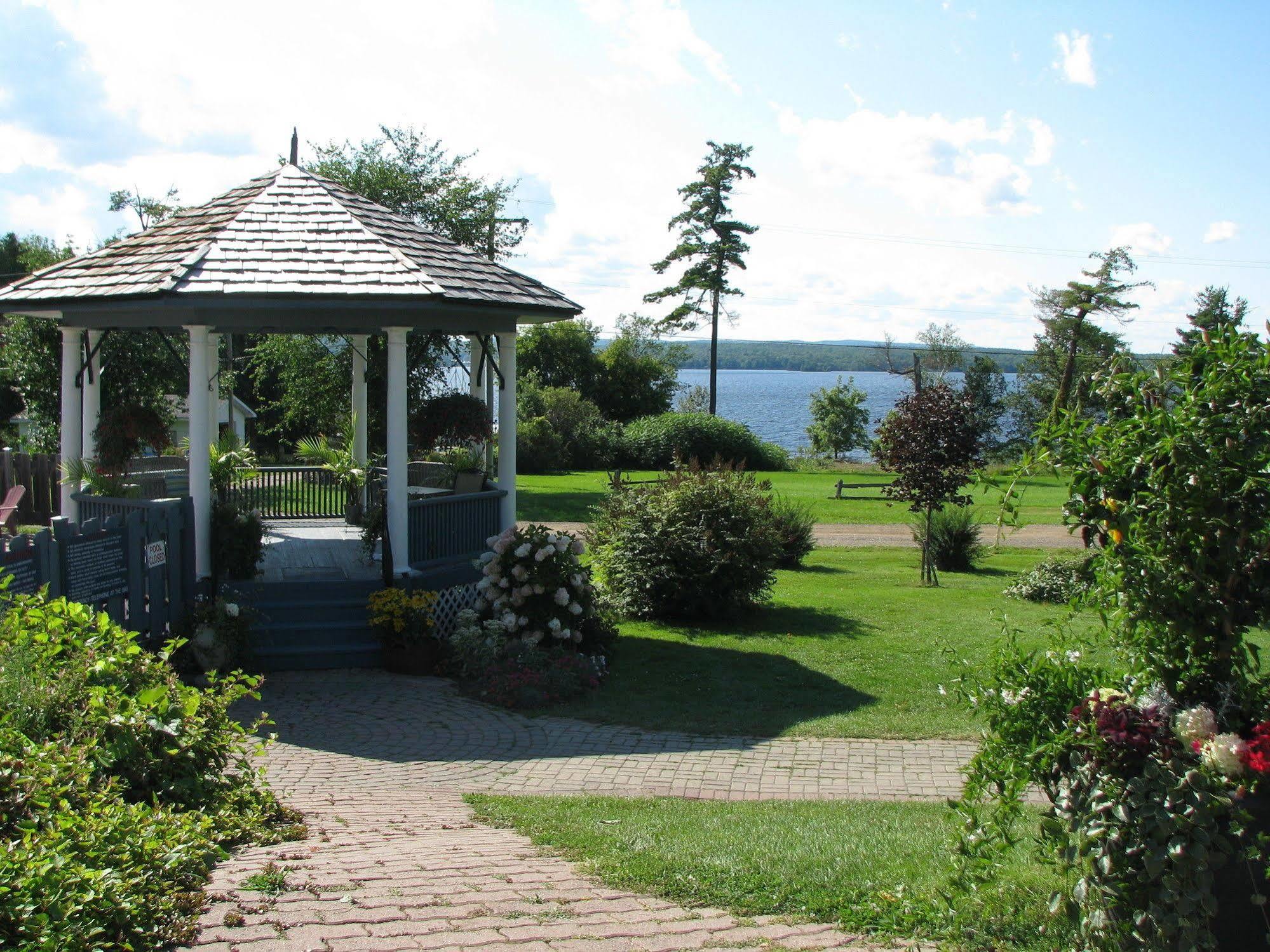 Highlands Four Season Resort Calabogie 외부 사진